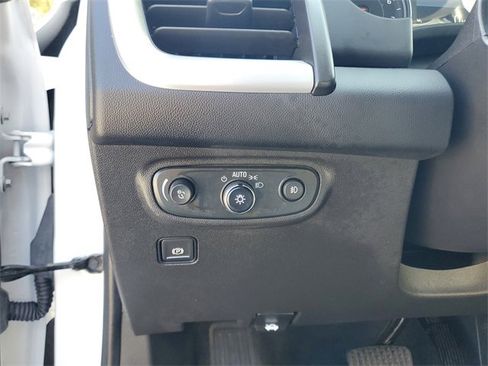 Used 2024 GMC Terrain SLT image 15