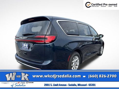 Certified 2023 Chrysler Pacifica Touring-L FWD image 7