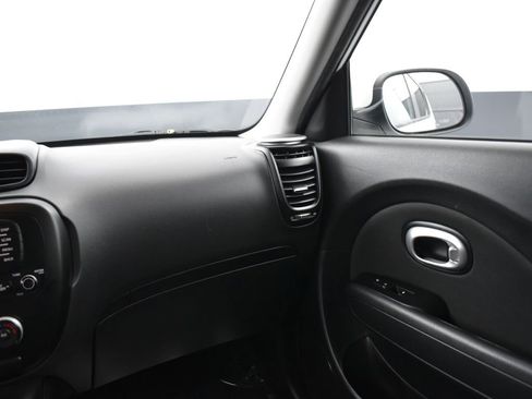 Used 2015 Kia Soul image 16