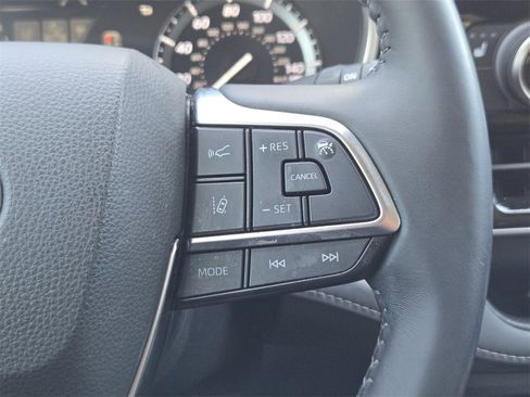 Used 2021 Toyota Highlander XLE image 30