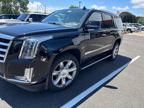 Used 2020 Cadillac Escalade Premium Luxury AWD/4WD image 3
