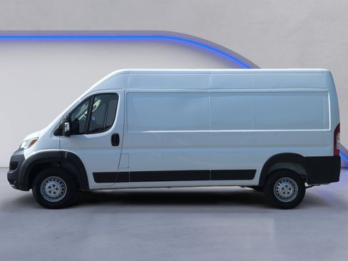 Used 2025 RAM ProMaster 2500 w/ Convenience Group FWD image 3