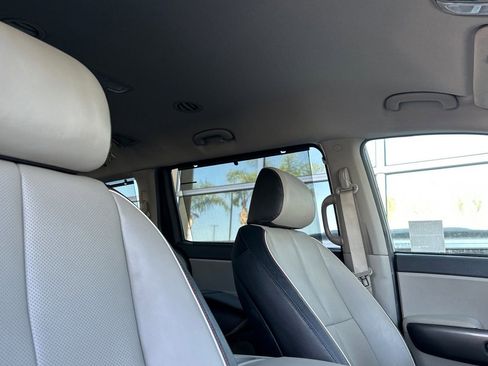 Used 2021 Kia Sedona EX FWD image 19