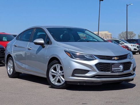 Used 2017 Chevrolet Cruze LT w/ Convenience Package FWD image 28