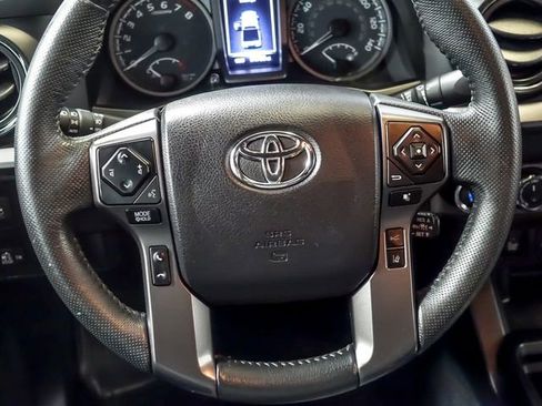 Used 2021 Toyota Tacoma TRD Sport w/ Technology Package AWD/4WD image 18