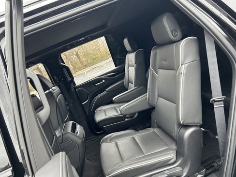 Used 2024 Cadillac Escalade Sport w/ LPO, ONYX Package image 43