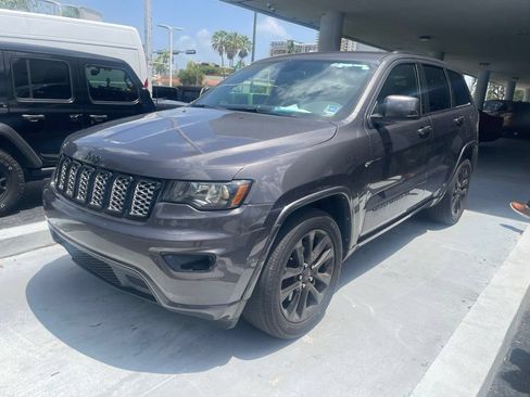 Used 2021 Jeep Grand Cherokee Laredo X RWD image 2
