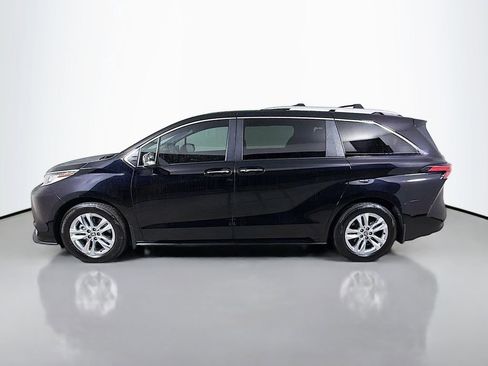 Used 2025 Toyota Sienna Limited AWD/4WD image 9