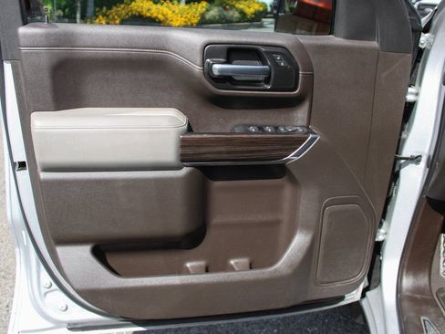 Used 2020 Chevrolet Silverado 1500 LT w/ Convenience Package RWD image 12