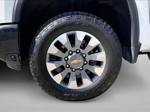 Used 2025 Chevrolet Silverado 2500 Custom w/ Custom Value Package image 8
