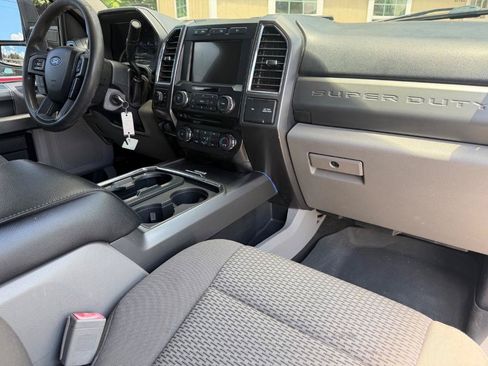 Used 2018 Ford F250 XLT w/ XLT Premium Package AWD/4WD image 17