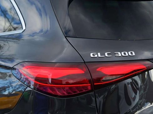 Used 2024 Mercedes-Benz GLC 300 4MATIC image 17
