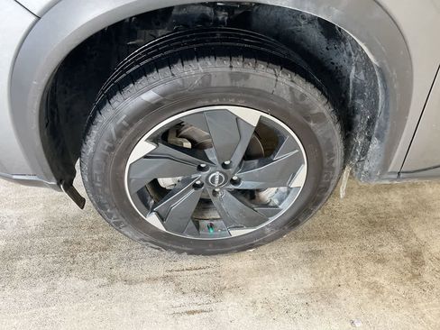 Used 2024 Nissan Rogue SV image 10