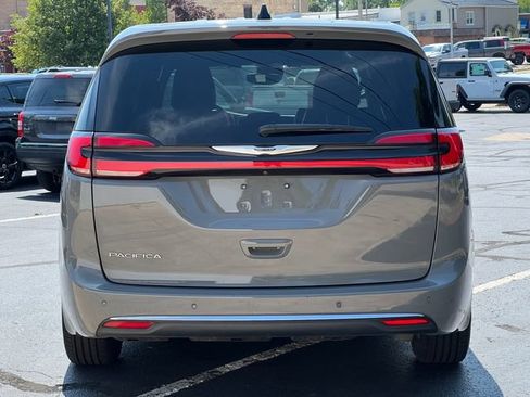 Used 2025 Chrysler Pacifica Select FWD image 47