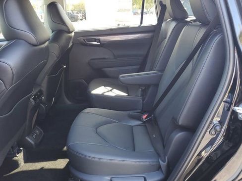 New 2026 Toyota Highlander Limited image 7