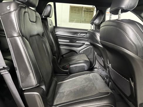 Used 2023 Jeep Grand Cherokee L Laredo AWD/4WD image 29