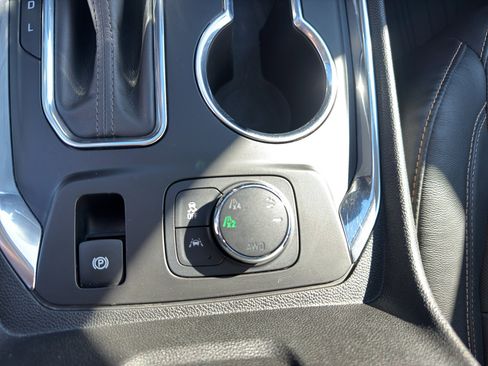 Used 2020 Chevrolet Traverse Premier image 28