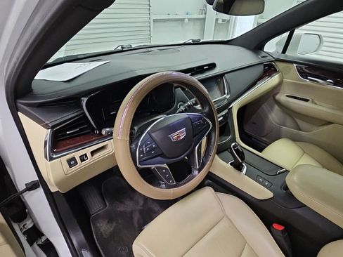 Used 2019 Cadillac XT5 Premium Luxury FWD image 12