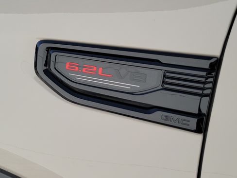 New 2026 GMC Sierra 1500 AT4X w/ LPO, Black Badging Package AWD/4WD image 9