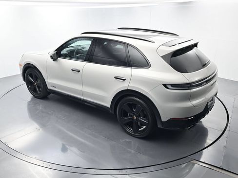 Certified 2026 Porsche Cayenne GTS AWD/4WD image 36