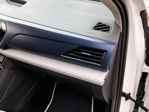 Used 2024 Volkswagen Taos SE image 15