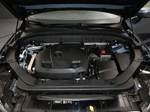 Used 2021 Volvo XC60 T5 Momentum w/ Protection Package Premier FWD image 12