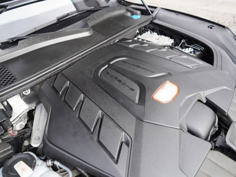 Used 2021 Porsche Cayenne Turbo image 90