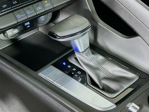 Used 2024 Hyundai Elantra SEL image 25