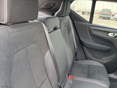 Certified 2023 Volvo XC40 B5 Plus w/ Climate Package image 41