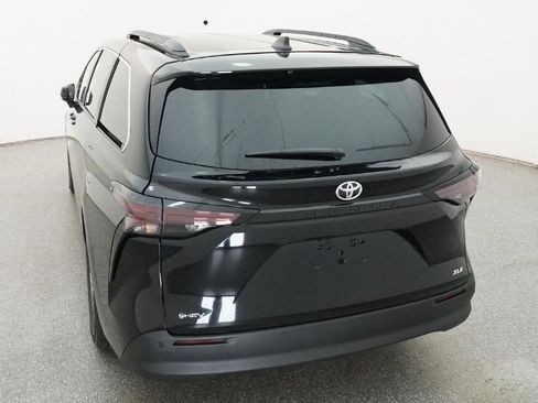 New 2026 Toyota Sienna XLE FWD image 22