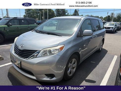 Used 2014 Toyota Sienna LE FWD image 1