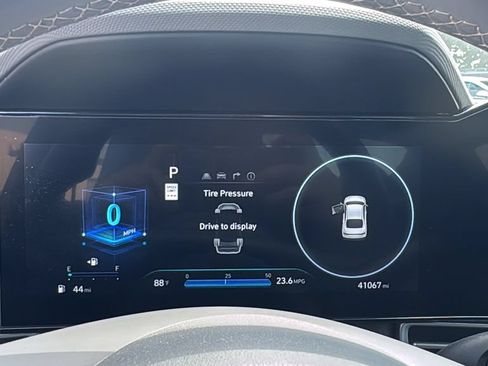 Used 2025 Hyundai Elantra SEL FWD image 16