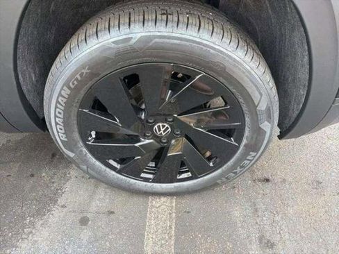 New 2026 Volkswagen Atlas Cross Sport SE image 10