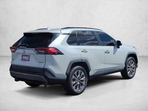 Used 2019 Toyota RAV4 Limited image 6