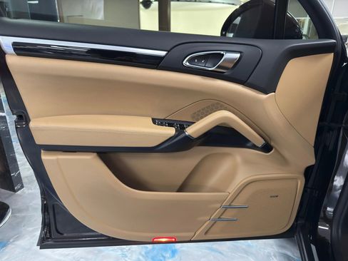 Used 2016 Porsche Cayenne image 9