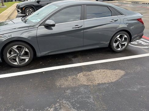 Certified 2023 Hyundai Elantra Limited w/ Preferred Accessory Package image 5