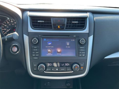 Used 2016 Nissan Altima 2.5 SV w/ Convenience Package image 12