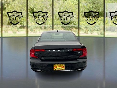 Used 2017 Volvo S90 T6 Momentum w/ Vision Package image 6