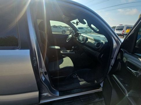 Used 2020 Toyota Tacoma TRD Off-Road image 28