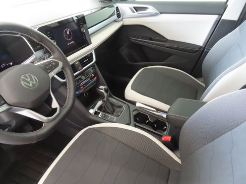 New 2026 Volkswagen Taos SE FWD image 20