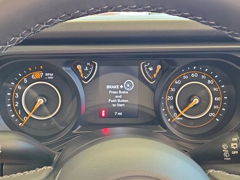 Used 2025 Jeep Wrangler Sport S image 31