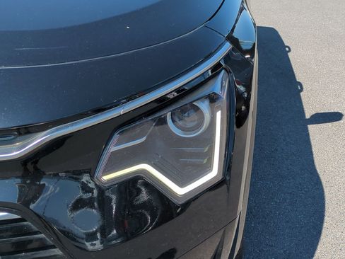Used 2023 Kia Niro EX Touring image 12
