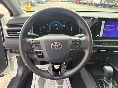 Used 2025 Toyota Camry LE image 16