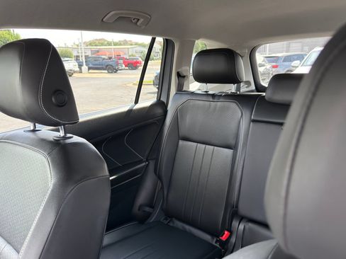 Used 2022 Volkswagen Tiguan SE FWD image 10