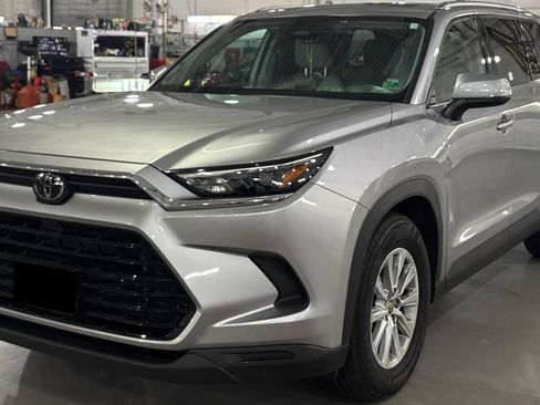 Used 2024 Toyota Grand Highlander AWD image 1