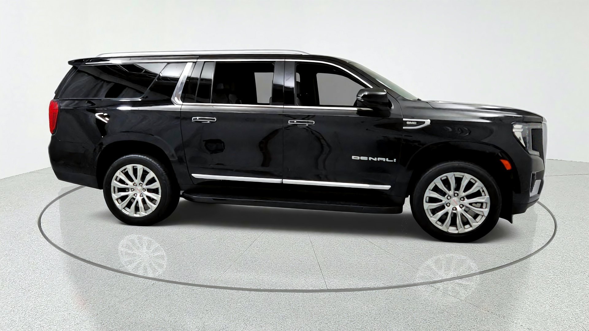 Used 2024 GMC Yukon XL Denali AWD/4WD image 6