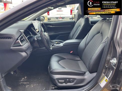 Used 2023 Toyota Camry SE image 12