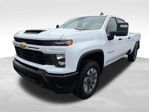 Used 2025 Chevrolet Silverado 2500 Custom RWD image 3