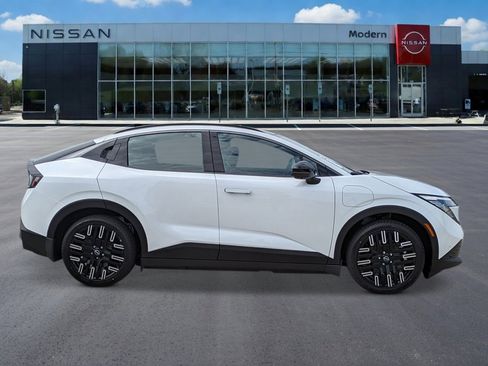 New 2026 Nissan Leaf Platinum+ w/ Cargo Package (Platinum+) FWD image 6