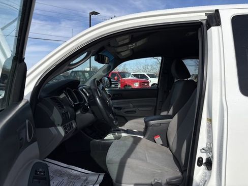 Used 2013 Toyota Tacoma 4x4 Access Cab V6 w/ SR5 Pkg image 22